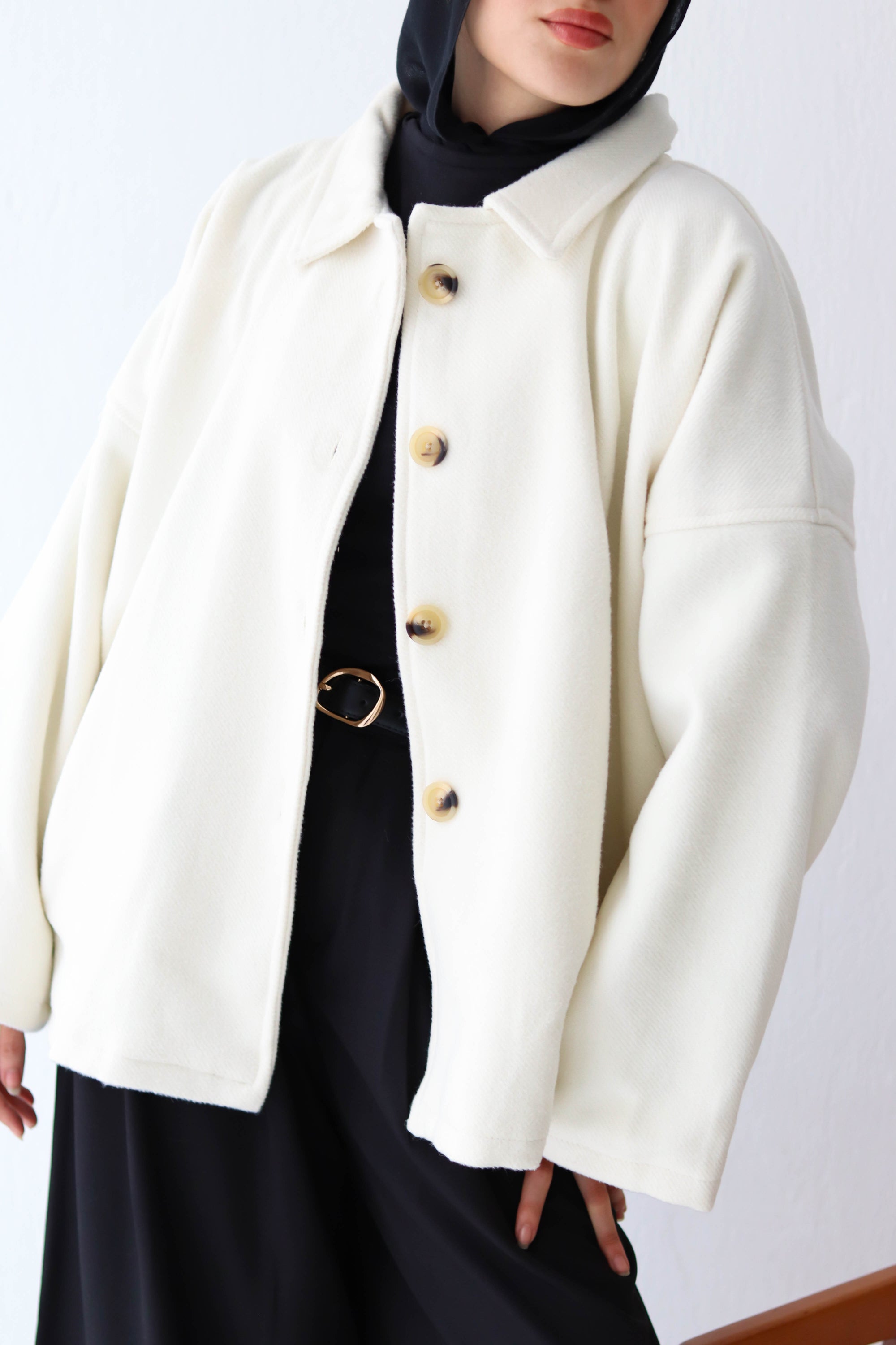 Cozy Buttoned Jacket - in cream